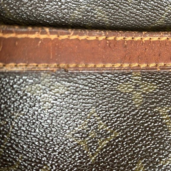 Louis Vuitton Monogram Reporter Bag in good used condition.L10.5”xH8”xD4.5” - Picture 10 of 11